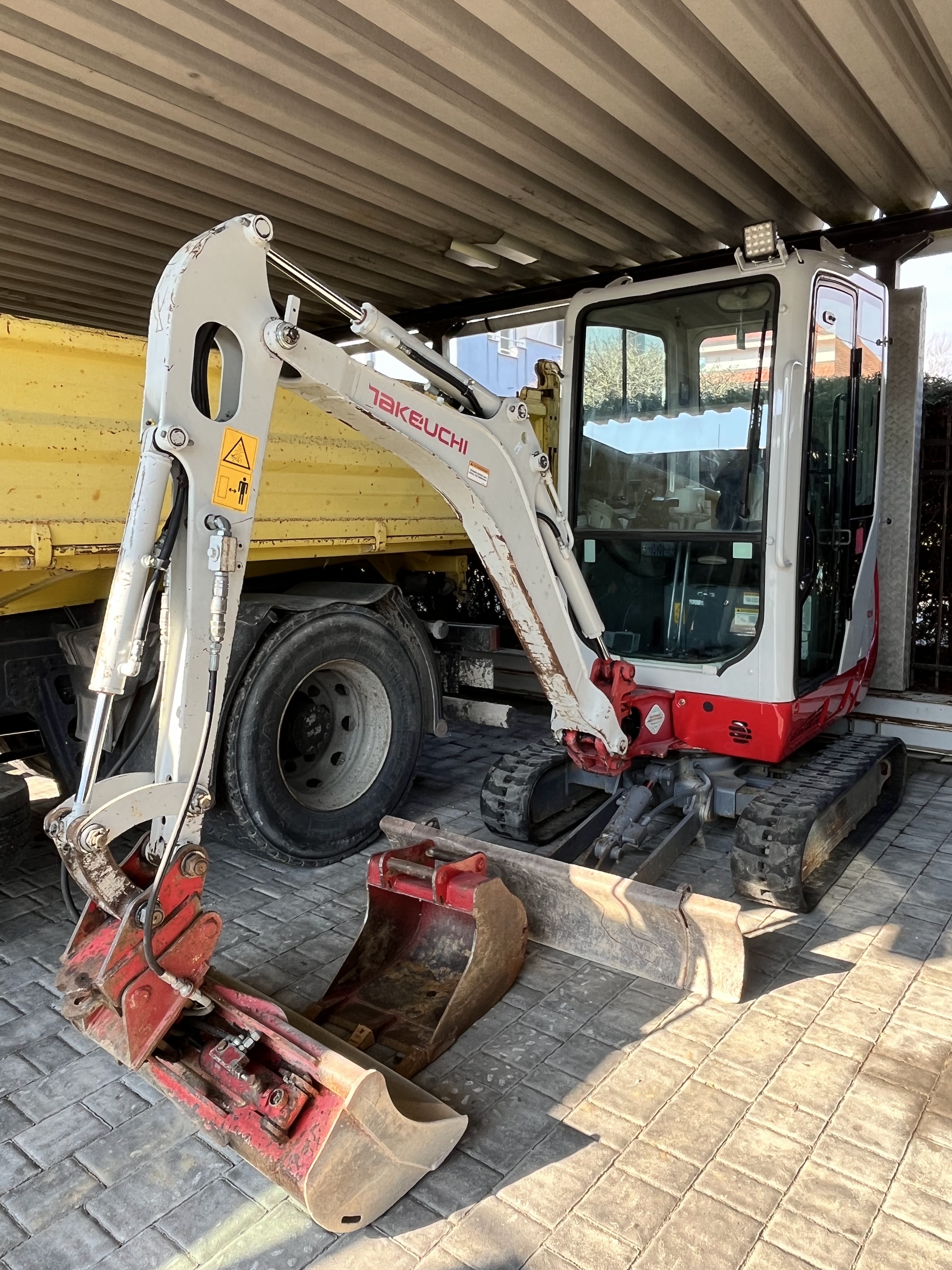 Bager TAKEUCHI TB216