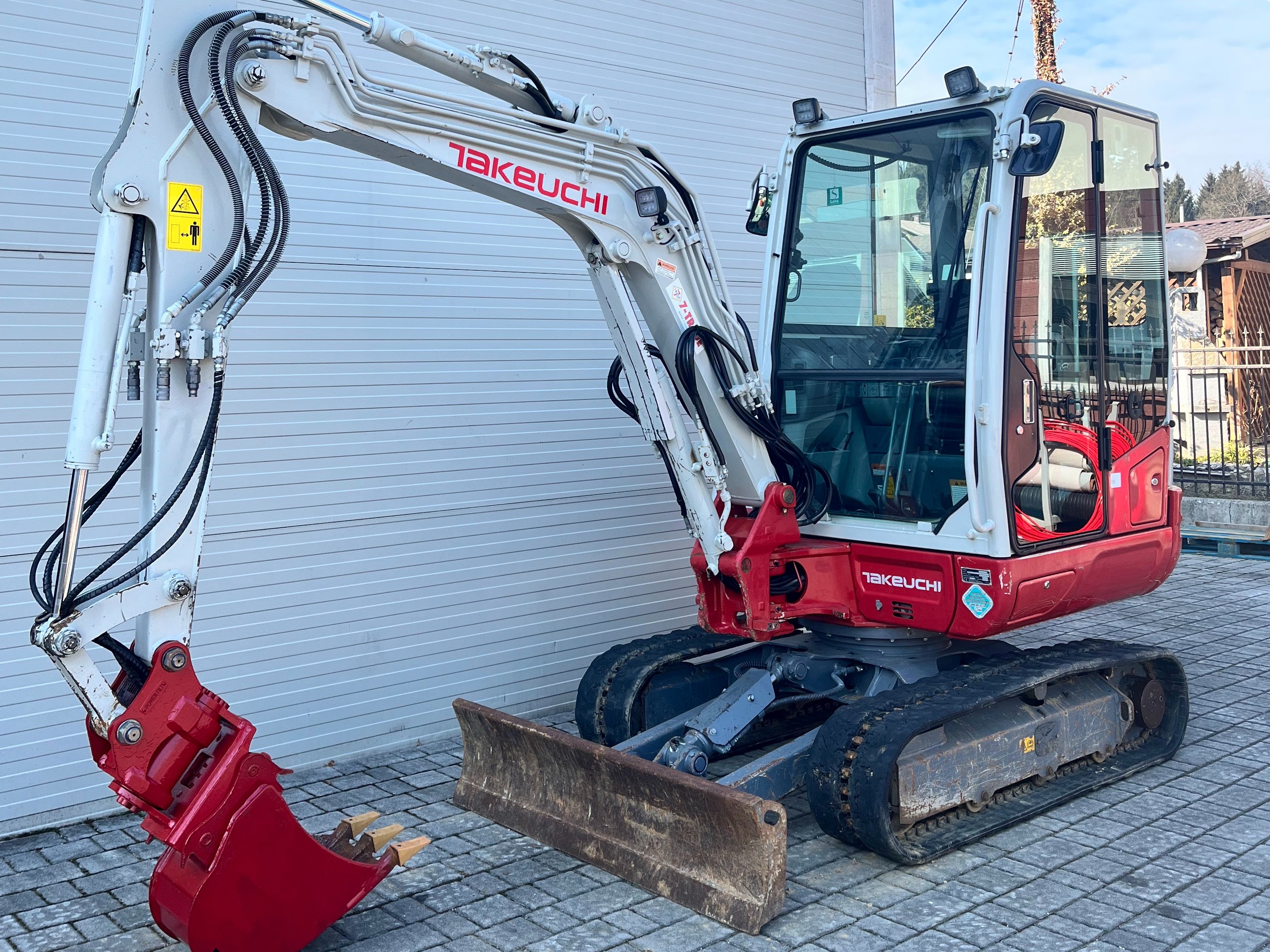 Bager TAKEUCHI TB230