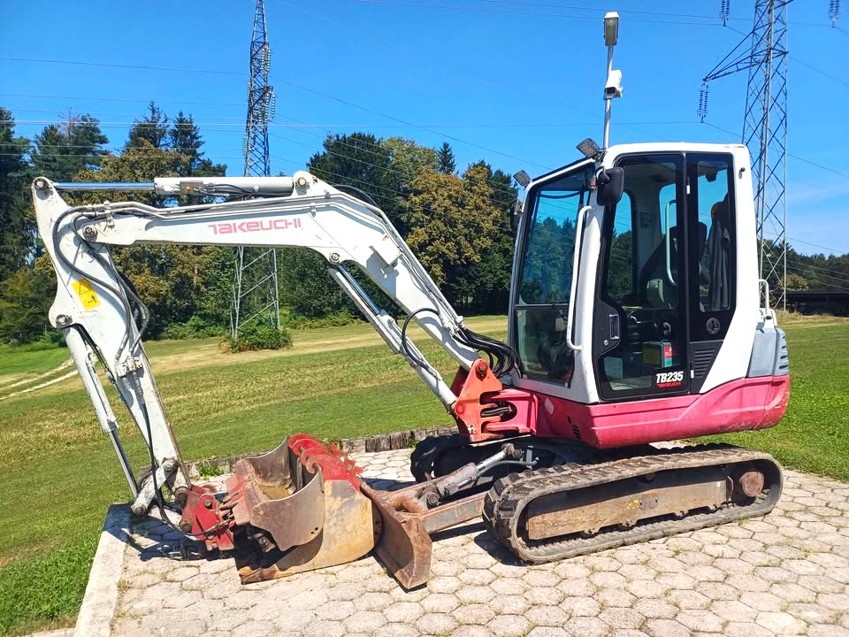 Bager TAKEUCHI TB235